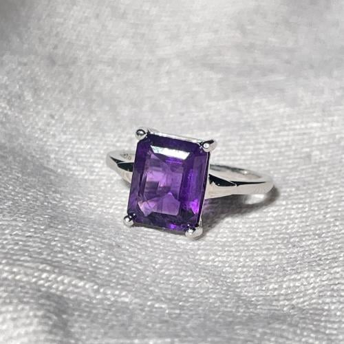 خاتم فضة من حجر الجمشت الطبيعي (قصة مستطيلة)