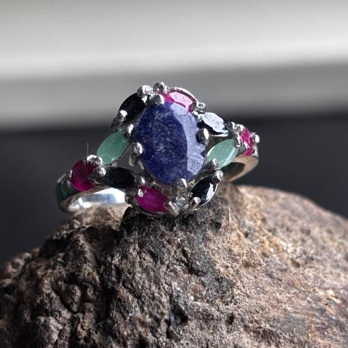 خاتم من ٣ احجار الزفير والياقوت والزمرد