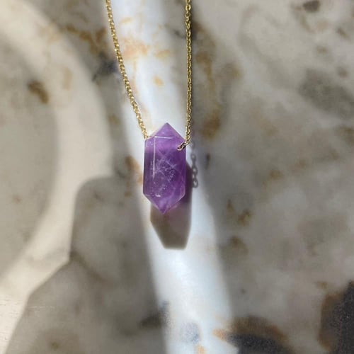 قلادة من حجر الجمشت الطبيعي فضة (925)