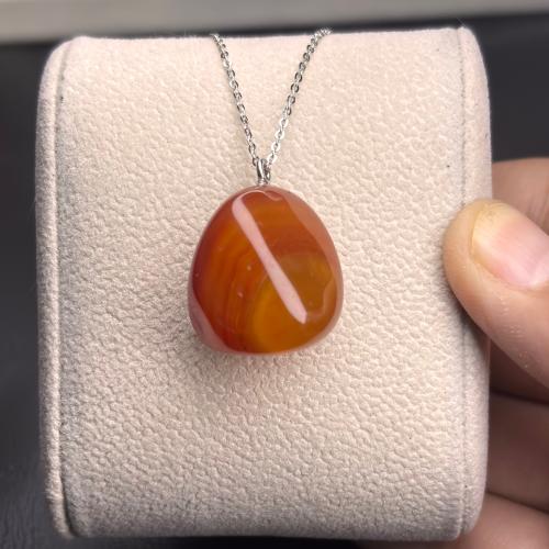 قلادة من حجر العقيق الأحمر الطبيعي مع سلسال فضة