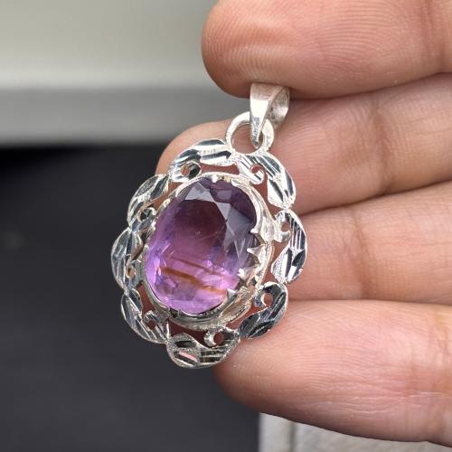 قلادة من حجر الجمشت الطبيعي صياغة يدوية فضة عيار ٩...