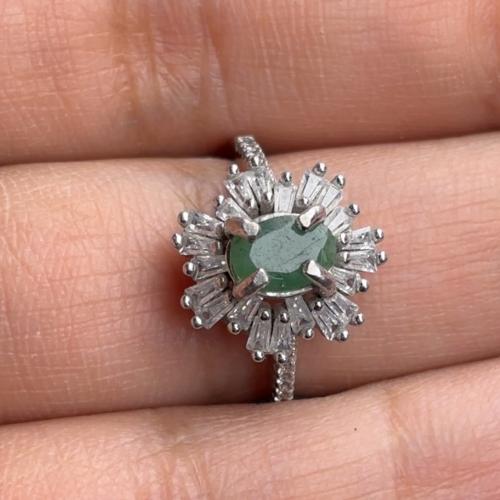 خاتم من حجر الزمرد الطبيعي الأفريقي