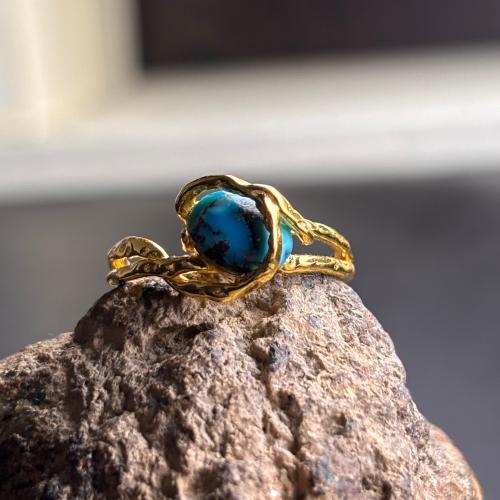 خاتم من حجر الفيروز النيشابوري مطلي ذهب