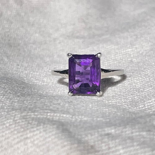 خاتم فضة من حجر الجمشت الطبيعي (قصة مستطيلة)