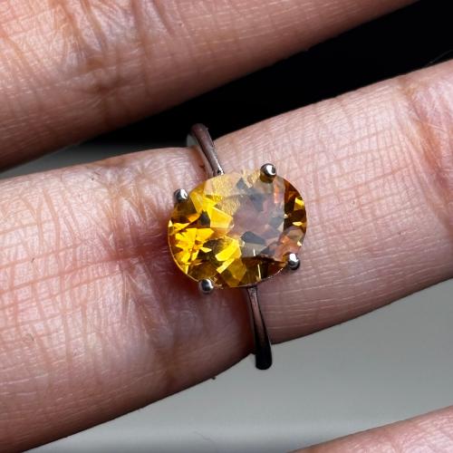 خاتم من حجر السترين قصة بيضاوية