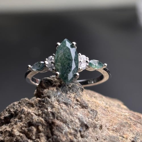 خاتم من حجر العقيق الأخضر العشبي