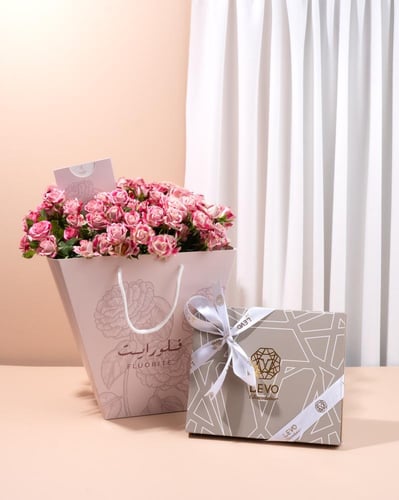 فازة ورد مع شكولاته ليفو