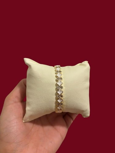 الورد اللولي واقف