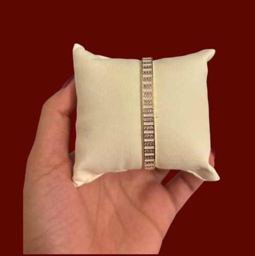 أساور مقلمة