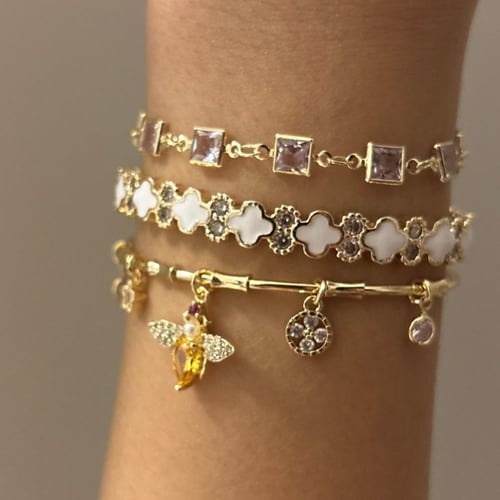 مجموعة النحله مع الورد الابيض