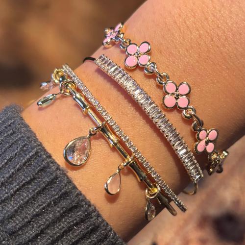 مجموعة الورد وردي ناعم