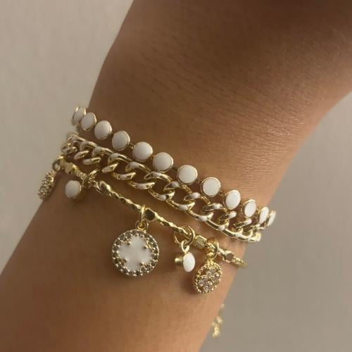 مجموعة نواعم ابيض