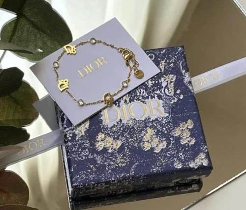 اسوارة ديور شامل الملحقات