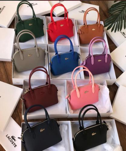 حقيبة لاكوست بعدة الوان