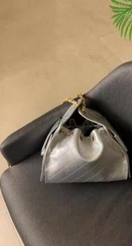 حقيبة شانيل لون فضي