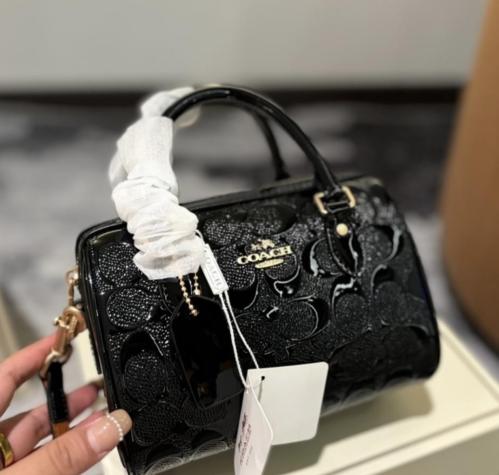 حقيبة كوتش لمعة بعدة الوان