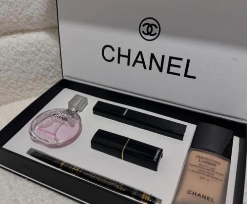 بوكس شانيل شامل الملحقات