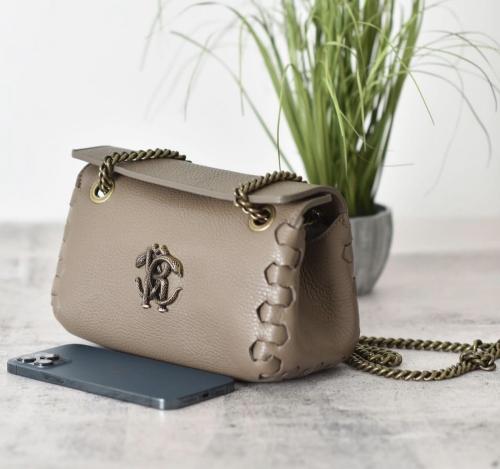 ربوتو كفالي عنابي