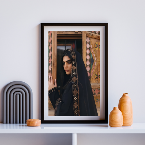 لوحة طباعة طولية امرآة عربية