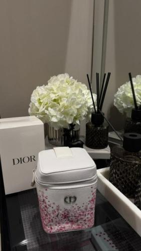 شنطه ميكب ديور إصدار محدود