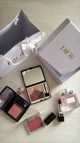 عرض بوكس ديور شامل جميع اللي بالصوره