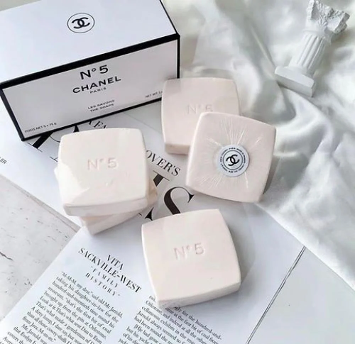 طقم صابون شانيل يتكون من ٥ قطع شامل البوكس والكيس