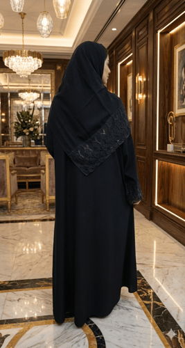 عبايةسوداء قماش راما مقلم مع كلفة بليد والطرحه