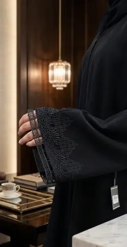 Abaya made of elegance fabric with pleated collar and under collar