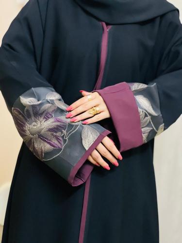 عباية سوداء قماش كريب ملكي نص كلوش