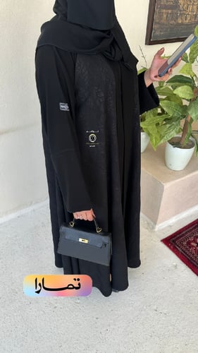 Black crepe abaya with a wide design and a soft elegant floral jacquard pattern
