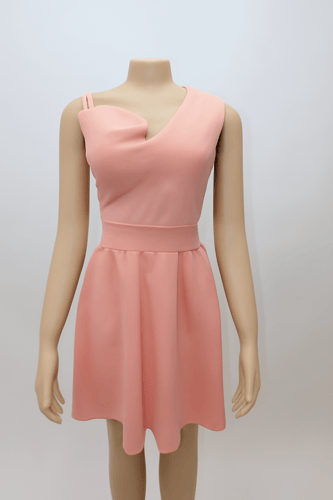 فستان قصير بلا أكمام