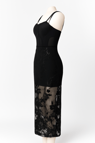 فستان سهرة أسود شفاف بتطريز وردي