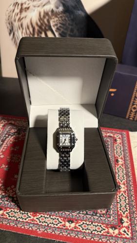 ساعة كارتير نسائية