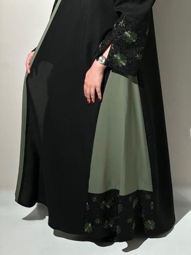 عباية سندس كريب كتان بتطريز أخضر ملكي