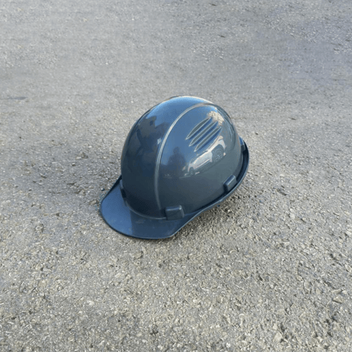 خوذة سلامة عمال رمادي Safety Helmet ( صناعة وطنية...