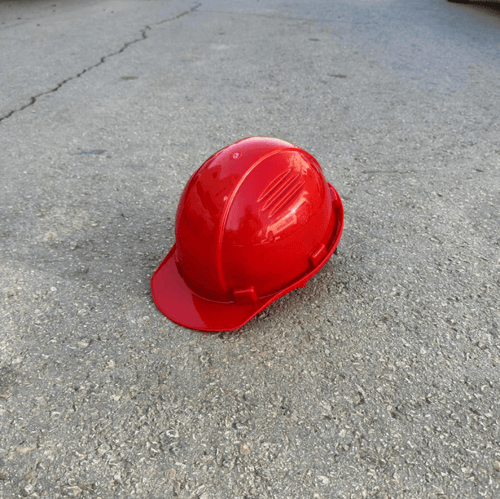 خوذة سلامة عمال حمراء Safety Helmet ( صناعة وطنية...