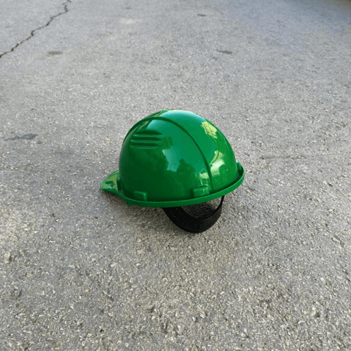 خوذة سلامة خضراء Safety Helmet ( صناعة وطنية )