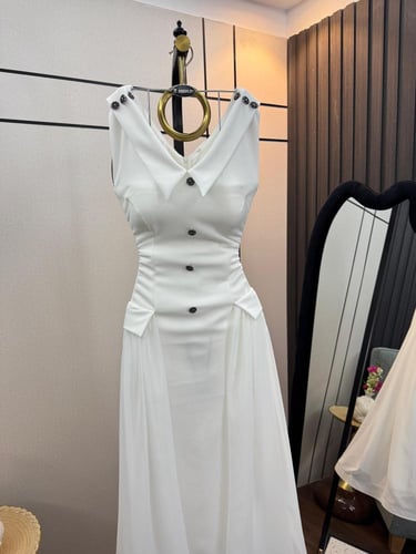 فستان ابيض قصير