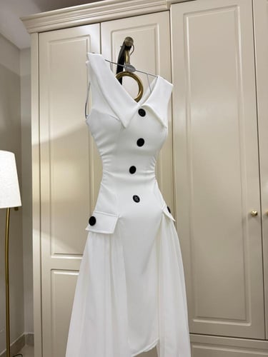 فستان ميد ابيض