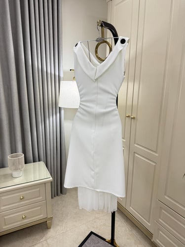 فستان ميد ابيض