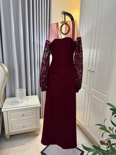 فستان ناعم تل