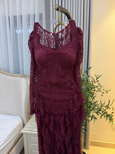 فستان دانتيل