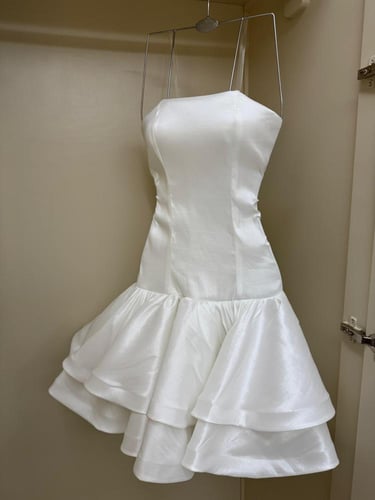 فستان ابيض ميد