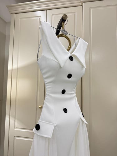 فستان ميد ابيض