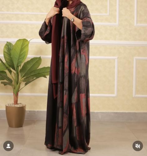عباية كشميري بالأسود والأحمر الناري