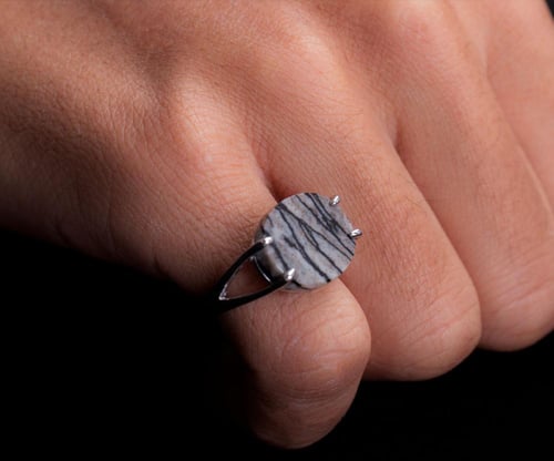 خاتم فضة مخطط أسود رصاصي عيار 925 أسترليني