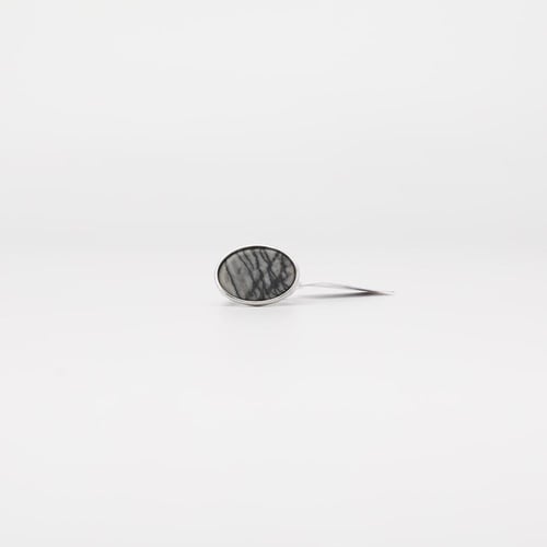 خاتم فضه ملكي رصاصي مقلم باسود عيار 925 أسترليني