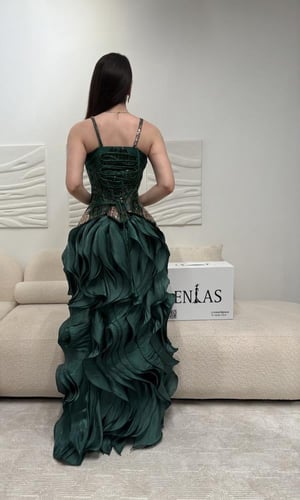 فستان سهرة شك يدوي مع كرنكل بشغل فاخر