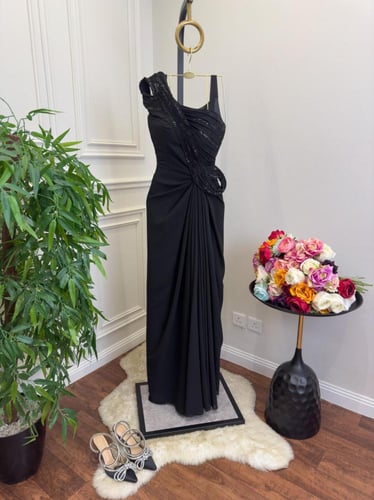 فستان الفخامه لون اسود تطريز جميل خامه باربي