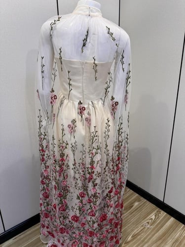 فستان الاناقة بتصميم عصري جميل مناسب بالوان زاهية